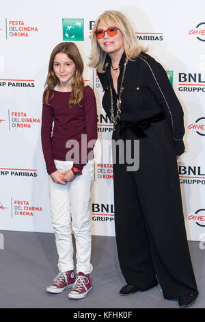 Roma, Italia. 29 ott 2017. Amanda Lear frequentando il photocall di Metti una notte a Roma Film Festival 2017 Credit: Silvia Gerbino/Alamy Live News Foto Stock