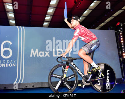 Londra, Regno Unito. 29 ott 2017. max levy (GBR) a piloti durante la presentazione di sei giorni per Londra il giorno 6 evento di domenica, 29 ottobre 2017, Londra Inghilterra. Credito: taka wu/alamy live news Foto Stock