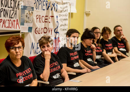 Bruxelles, Bxl, Belgio. 29 ottobre 2017. Gli operatori sanitari interruppero la protesta per la fame all'ospedale di Plock, in Polonia, nel 29.10.2017 i manifestanti chiesero un aumento delle spese sanitarie, interrompendo la protesta a causa della mancanza di reazione del governo. Di Wiktor Dabkowski credito: Wiktor Dabkowski/ZUMA Wire/Alamy Live News Foto Stock