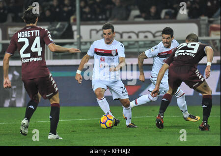 Torino, Italia. 29 ott 2017. simone padoin (cagliari calcio) durante la serie di una partita di calcio tra torino fc e cagliari calcio allo stadio grande Torino il 29 ottobre 2017 a Torino, Italia. Credito: Fabio petrosino/alamy live news Foto Stock