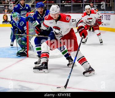 Charlotte RW Julien Gauthier (12) durante l'AHL hockey gioco tra la Utica comete e il Charlotte Checkers domenica 29 ottobre 2017 a Bojangles Coliseum di Charlotte, NC. Giacobbe Kupferman/CSM Foto Stock