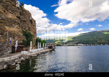 Ohrid Macedonia - 03 luglio 2017: Chiesa ortodossa di San Giovanni a kaneo su una scogliera affacciata sul lago di Ohrid Foto Stock