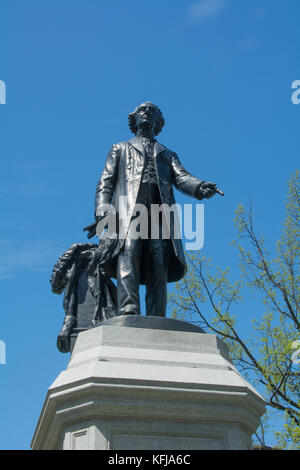 Una statua del primo ministro del Canada, sir John un macdonald, visualizzati sui terreni della legislatura di Ontario, Ontario, Canada Foto Stock