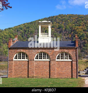 John Brown's fort in harpers Ferry National Historic Park, West Virginia, USA. L'edificio con una storia complessa di pre-epoca della guerra civile e delle montagne Foto Stock