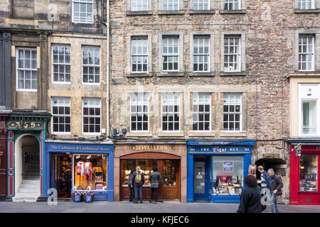 Shop fronti sul Royal Mile di Edimburgo Città Vecchia, Scotland, Regno Unito Foto Stock