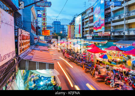 Chiang Mai, Thailandia - 30 luglio: questo è un tradizionale mercato notturno nell'area del centro di chiang mai su luglio 30, 2017 in Chiang Mai Foto Stock