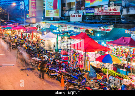 Chiang Mai, Thailandia - 30 luglio: questo è un tradizionale mercato notturno nell'area del centro di chiang mai su luglio 30, 2017 in Chiang Mai Foto Stock