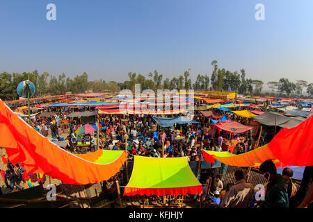 Vista superiore della tradizionale poradaha mela a poradaha vicino al fiume garidaha in gabtali upazila di bogra distretto. bangladesh Foto Stock