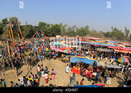 Vista superiore della tradizionale poradaha mela a poradaha vicino al fiume garidaha in gabtali upazila di bogra distretto. bangladesh Foto Stock