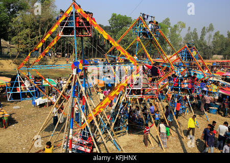 Vista superiore della tradizionale poradaha mela a poradaha vicino al fiume garidaha in gabtali upazila di bogra distretto. bangladesh Foto Stock