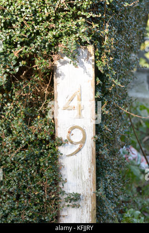 Casa numero 49 segno sul montante d'ingresso Foto Stock