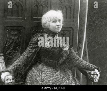 Ritratto di Caroline Rémy de Guebhard, conosciuto con il nome di penna Séverine (1855-1929). Era una scrittrice, giornalista e femminista francese. Aprile 1902 Photo Boissonas Et Tafonier Credit:Photo12/Col. Tafonier Foto Stock