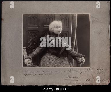 Ritratto di Caroline Rémy de Guebhard, conosciuto con il nome di penna Séverine (1855-1929). Era una scrittrice, giornalista e femminista francese. Aprile 1902 Foto Boissonas et Tafonier Caroline Rémy noto come Séverine (1855 - 1929) credito:Photo12/Coli. Tafonier Foto Stock