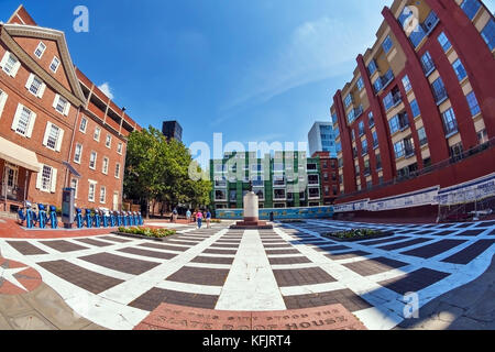 Welcome Park con la statua di Penn su un piedistallo nel centro, Philadelphia, Pennsylvania, Stati Uniti Foto Stock