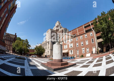 Welcome Park con la statua di Penn su un piedistallo nel centro, Philadelphia, Pennsylvania, Stati Uniti Foto Stock