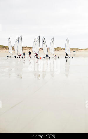 Terra sulla vela la Plage de la Torche in Plomeur Finistere Bretagna Francia. Foto Stock