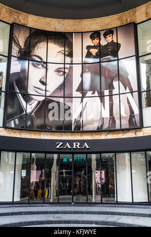 Bruxelles, Belgio - 27 agosto 2017: Zara negozio nel centro di Bruxelles, Belgio Foto Stock