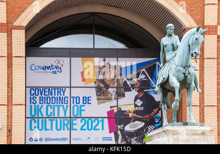 Poster di promozione di Coventry offerta di ospitare la città della cultura 2021 con Lady Godiva statua, Coventry, England, Regno Unito Foto Stock