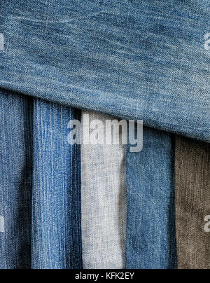 Elegante trama del telaio di sfondo da strisce di denim in diverse sfumature Foto Stock