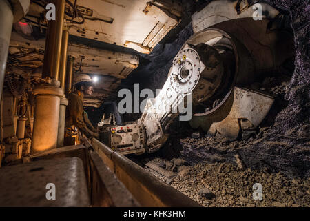 Esposizione sotterranea di carbone con macchinari al National Mining Museum di Newtongrange in Scozia, Regno Unito. Foto Stock