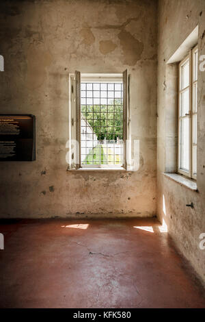 Dachau kz prigione blocco, guardando fuori dall'ingresso Foto Stock
