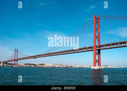 Ponte del 25 aprile, Ponte 25 de Abril sul fiume Tago, Lisbona, Portogallo Foto Stock