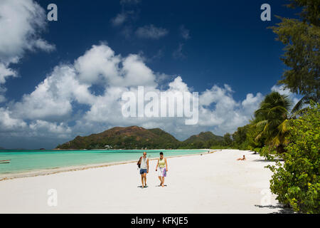 Delle Seychelles, Praslin, Anse Volbert, Cote d'Or beach verso Anse Tipo di governo e di Fond Diable Foto Stock