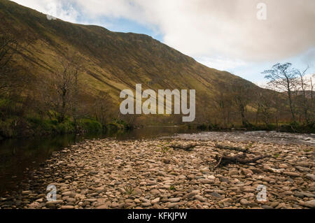 Il fiume mandorlo in sma' glen, Perth and Kinross, SCOZIA Foto Stock