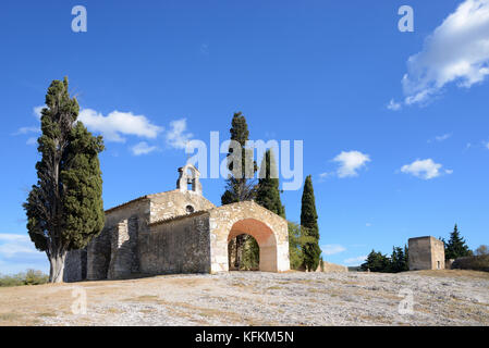 Cappella di Saint-Sixte, una cappella romanica 12 °, vicino Eygalières, nelle Alpilles, Provenza, Francia Foto Stock