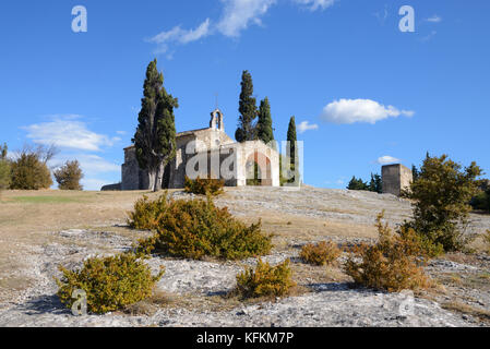 Cappella di Saint-Sixte, una cappella romanica 12 °, vicino Eygalières, nelle Alpilles, Provenza, Francia Foto Stock