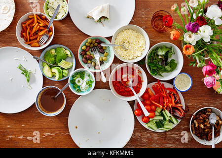 Cena informale festa con gli amici si avvolge e left overs Foto Stock