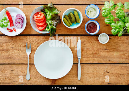 Vegan buongustai salad bar pronto a preparare uno snack Foto Stock