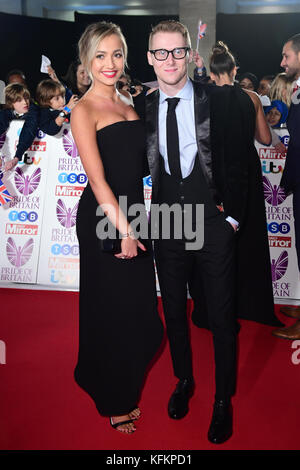 Tilly Keeper e Jamie Borthwick partecipano al Pride of Britain Awards 2017, a Grosvenor House, Park Street, Londra. Data immagine: Lunedì 30 ottobre. Il credito fotografico dovrebbe essere: Ian West/PA Wire Foto Stock