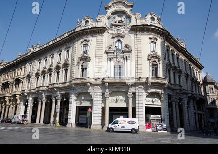 Ex uffici di Assicurazioni Generali Venzia sul lato nord della Piazza Solferino , Torino Italia, Foto Stock