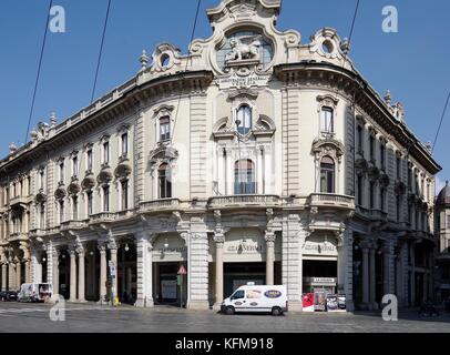 Ex uffici di Assicurazioni Generali Venzia sul lato nord della Piazza Solferino , Torino Italia, Foto Stock