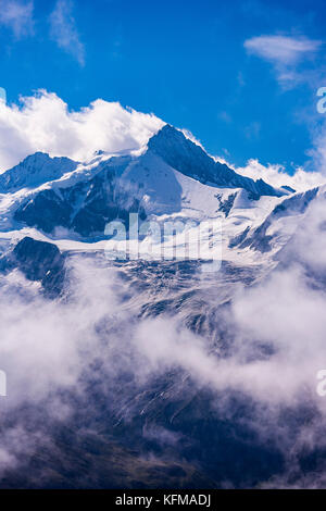 Zinal, Svizzera - Corno Bianco (4506m 14,783ft), una montagna nelle Alpi Pennine nel canton Vallese. Foto Stock