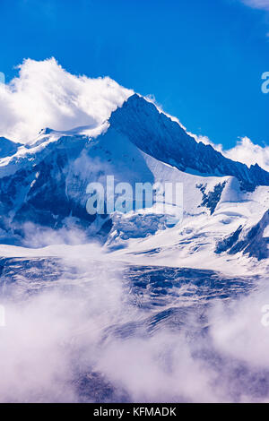 Zinal, Svizzera - Corno Bianco (4506m 14,783ft), una montagna nelle Alpi Pennine nel canton Vallese. Foto Stock