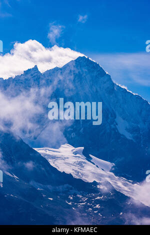 Zinal, Svizzera - Corno Bianco (4506m 14,783ft), una montagna nelle Alpi Pennine nel canton Vallese. Foto Stock