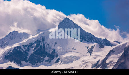 Zinal, Svizzera - Corno Bianco (4506m 14,783ft), una montagna nelle Alpi Pennine nel canton Vallese. Foto Stock