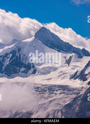 Zinal, Svizzera - Corno Bianco (4506m 14,783ft), una montagna nelle Alpi Pennine nel canton Vallese. Foto Stock