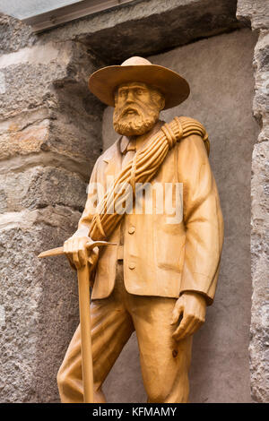 St. niklaus svizzera - guida alpina museo statua, bergfuhrer museo. Foto Stock