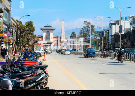 Durbar Marg Avenue e Narayanhiti Palace o il nuovo Palazzo Reale, Kathmandu, Nepal Foto Stock