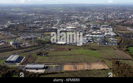 Vista aerea del Cross Green Business Park e la terra dello sviluppo lungo il Pontefract Lane, a sud-est di Leeds, LS9. West Yorkshire, Regno Unito Foto Stock