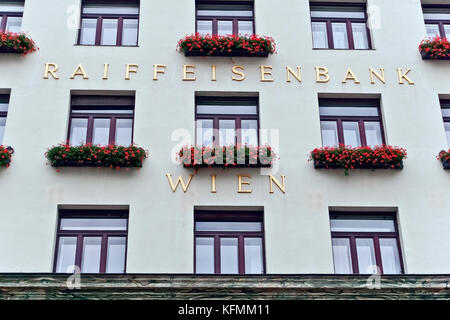 Raiffeisenbank, banca. Looshaus a Michaelerpatz, conosciuto anche come il Goldman & Salatsch Building, Modernismo viennese. Vienna, Vienna, Austria, Europa, UE. Foto Stock