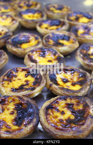 Il portoghese crema pasticcera crostate, chiamato 'Pastel de nata o de Belem' Foto Stock