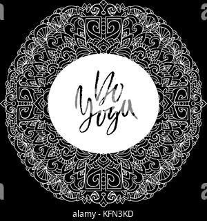 Fare yoga. moderno pennello asciutto lettering calligraphy poster. manoscritta carta tipografia. yoga banner con stile mahdala telaio. illustrazione vettoriale. Illustrazione Vettoriale
