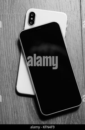 MARIUPOL,Ucraina-30 Ottobre,2017: Nuovo Iphone X smart phone in close up.della versione più recente di Apple Iphone 10 modello di telefono cellulare.editoriale illustrativa Foto Stock