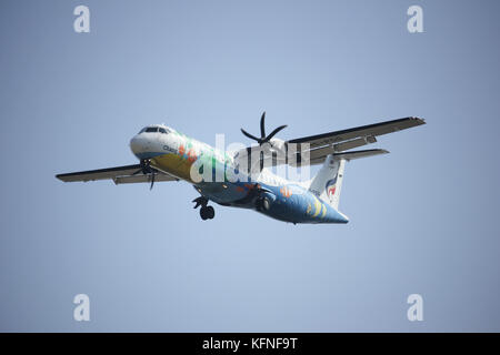 Licciana Nardi, Italia - 16 dicembre 2015: hs-pgg ATR 72-200 delle vie aeree di Bangkok ,l'atterraggio a aeroporto di Chiangmai. volo da yangoon. Foto Stock
