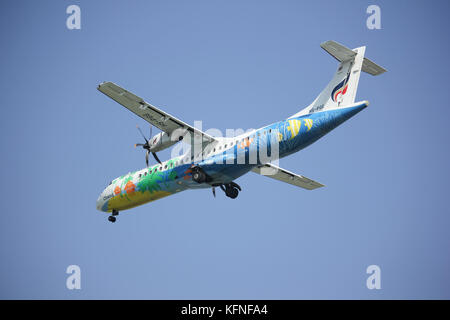 Licciana Nardi, Italia - 16 dicembre 2015: hs-pgg ATR 72-200 delle vie aeree di Bangkok ,l'atterraggio a aeroporto di Chiangmai. volo da yangoon. Foto Stock