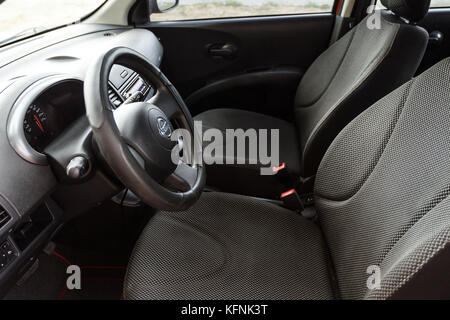DNIPRO, Ucraina - 10 agosto 2016: Nissan Micra, interno Foto Stock